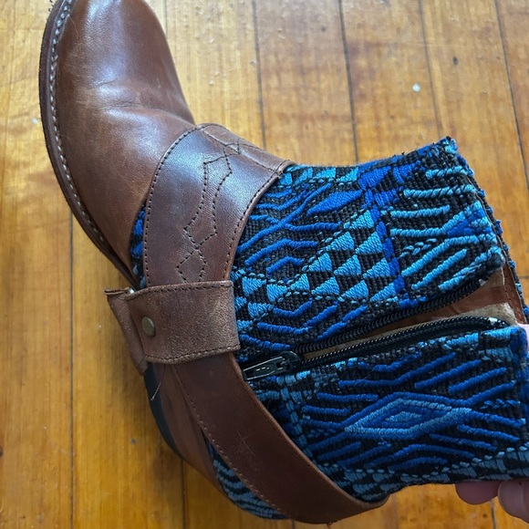 *Hand-Stitched* Guatemalan Leather Blue Patterned Ankle Boots w/ Removable Strap - Picture 6 of 6
